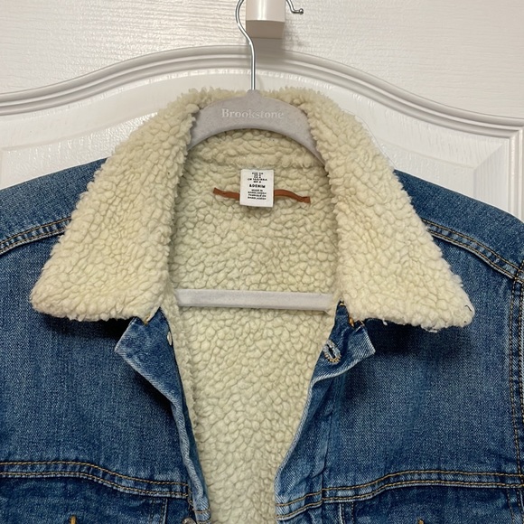 Sherpa-lined Denim Jacket - Picture 4 of 9